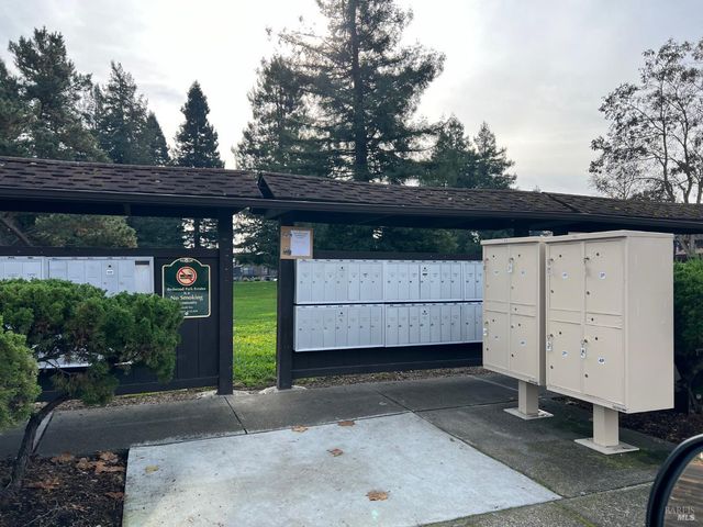 1493 Parkway Dr, Rohnert Park, CA 94928