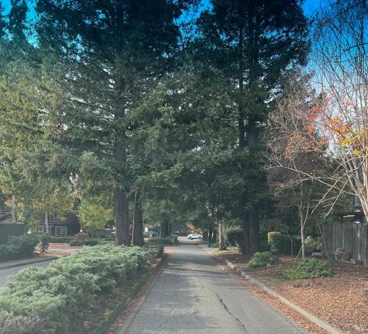 1493 Parkway Dr, Rohnert Park, CA 94928