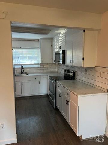 1493 Parkway Dr, Rohnert Park, CA 94928