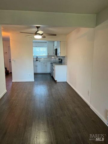 1493 Parkway Dr, Rohnert Park, CA 94928