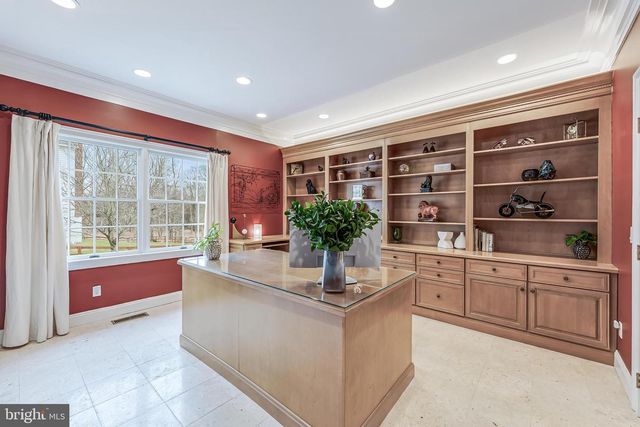 9327 SPRINKLEWOOD LN, Potomac, MD 20854