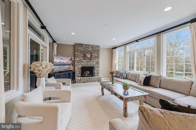 9327 SPRINKLEWOOD LN, Potomac, MD 20854