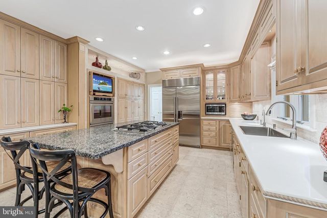 9327 SPRINKLEWOOD LN, Potomac, MD 20854