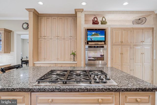 9327 SPRINKLEWOOD LN, Potomac, MD 20854