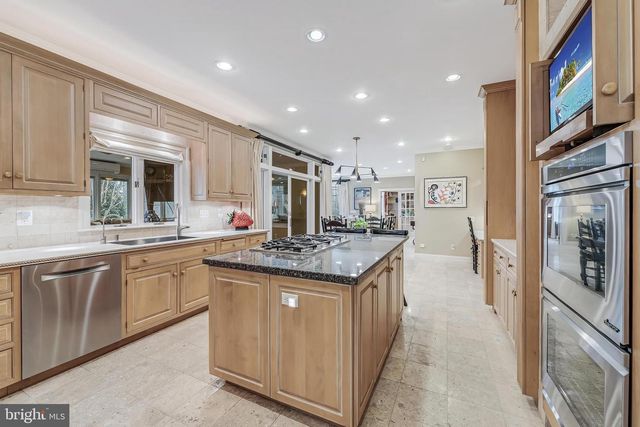 9327 SPRINKLEWOOD LN, Potomac, MD 20854