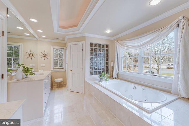 9327 SPRINKLEWOOD LN, Potomac, MD 20854