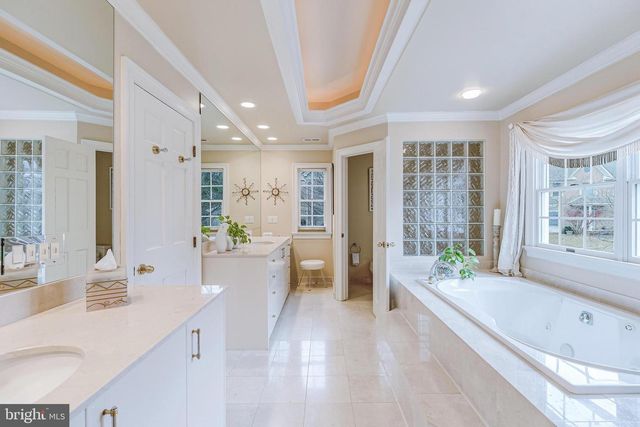 9327 SPRINKLEWOOD LN, Potomac, MD 20854