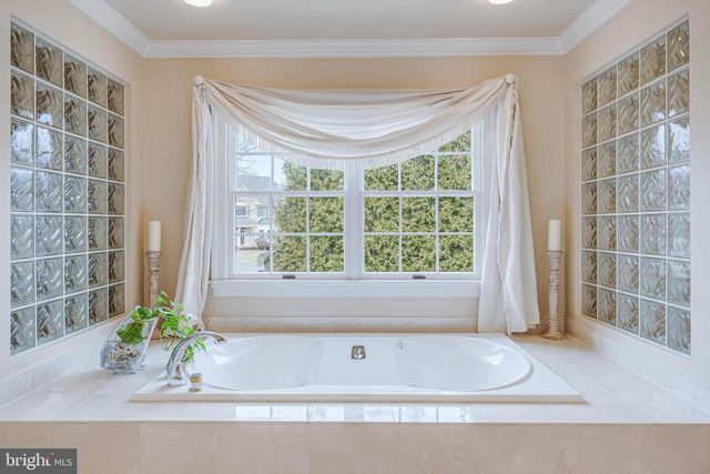 9327 SPRINKLEWOOD LN, Potomac, MD 20854