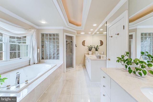 9327 SPRINKLEWOOD LN, Potomac, MD 20854