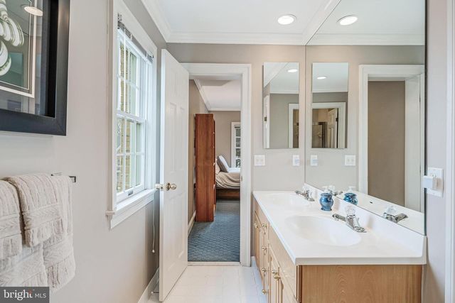 9327 SPRINKLEWOOD LN, Potomac, MD 20854