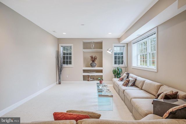 9327 SPRINKLEWOOD LN, Potomac, MD 20854