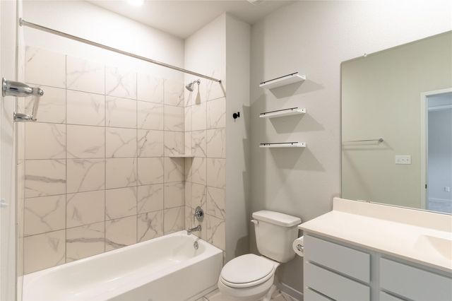 605 W South ST 321, Leander, TX 78641