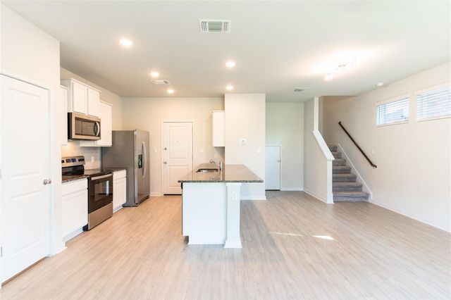 605 W South ST 321, Leander, TX 78641