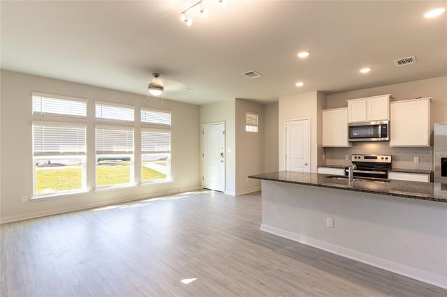 605 W South ST 321, Leander, TX 78641