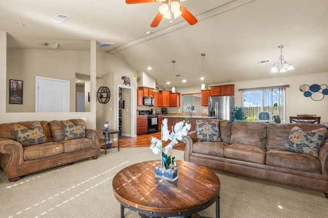 2606 Sapphire Lane, Anderson, CA 96007