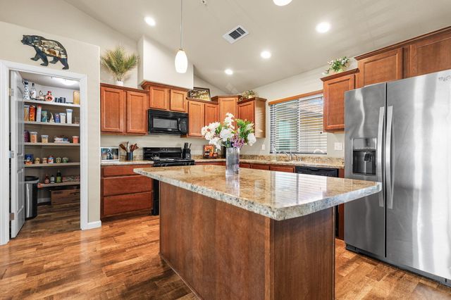 2606 Sapphire Lane, Anderson, CA 96007