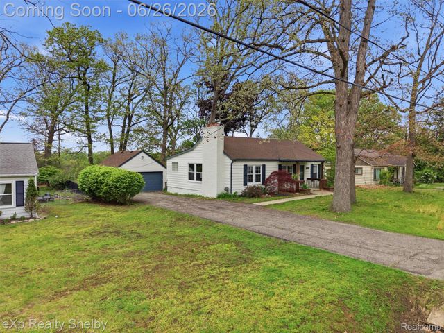 2101 Knollwood Street, Auburn Hills, MI 48326