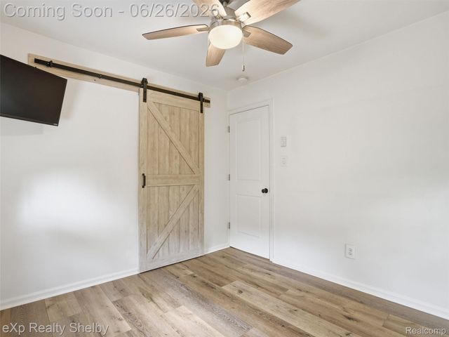 2101 Knollwood Street, Auburn Hills, MI 48326