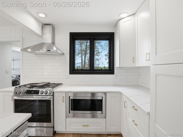 2101 Knollwood Street, Auburn Hills, MI 48326
