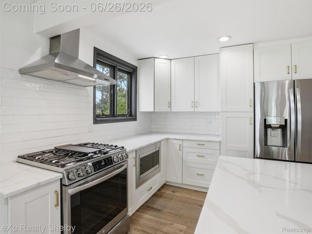 2101 Knollwood Street, Auburn Hills, MI 48326