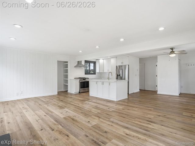 2101 Knollwood Street, Auburn Hills, MI 48326