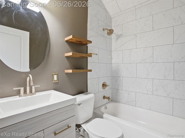 2101 Knollwood Street, Auburn Hills, MI 48326