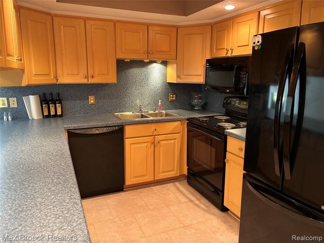 42479 Eldon Circle 27, Clinton Township, MI 48038