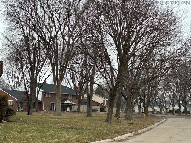 42479 Eldon Circle 27, Clinton Township, MI 48038