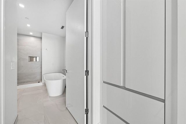 220 Lake Shore Drive 1010, Lake Park, FL 33403
