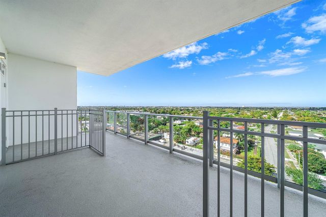 220 Lake Shore Drive 1010, Lake Park, FL 33403