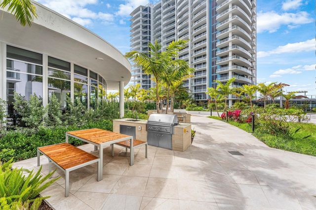 220 Lake Shore Drive 1010, Lake Park, FL 33403