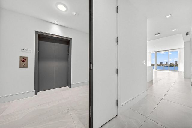 220 Lake Shore Drive 1010, Lake Park, FL 33403