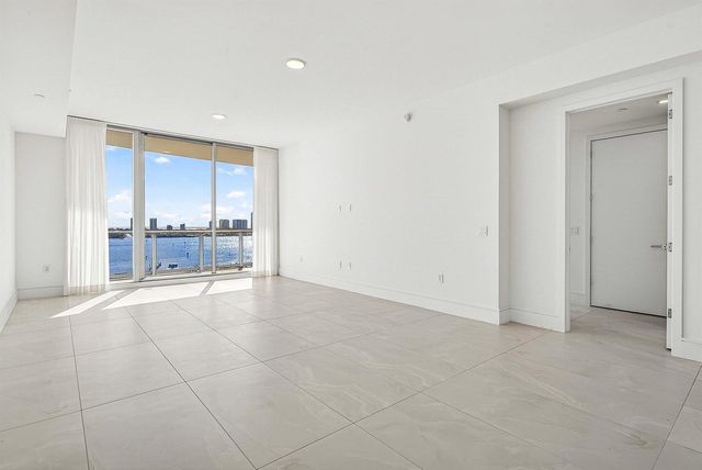 220 Lake Shore Drive 1010, Lake Park, FL 33403