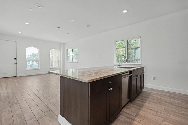 1018 7TH AVENUE S, St Petersburg, FL 33705