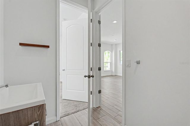 1018 7TH AVENUE S, St Petersburg, FL 33705