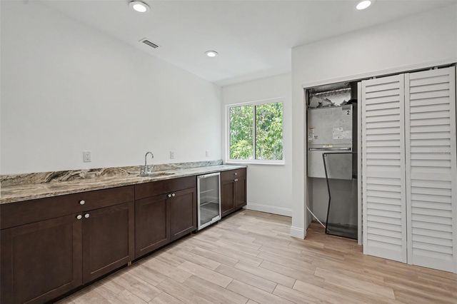 1018 7TH AVENUE S, St Petersburg, FL 33705