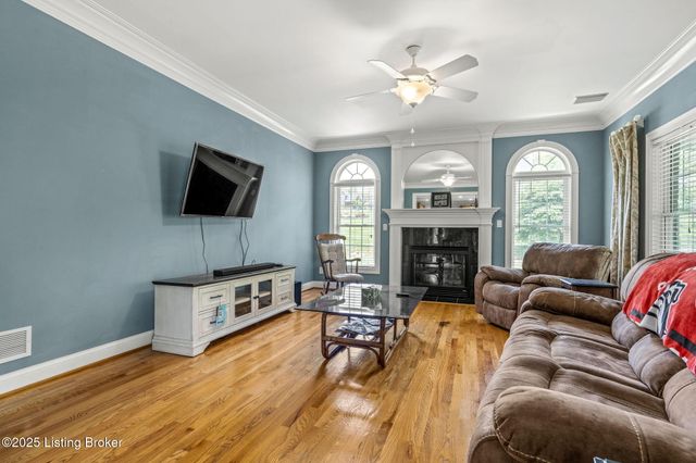 4820 Stanley Farm Ct, La Grange, KY 40031