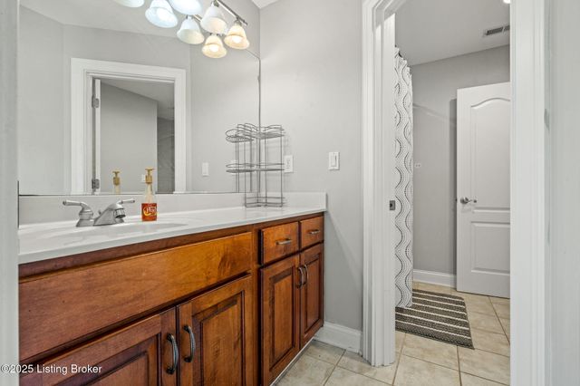 4820 Stanley Farm Ct, La Grange, KY 40031