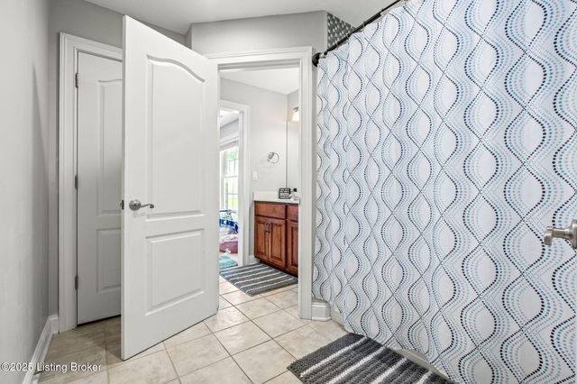 4820 Stanley Farm Ct, La Grange, KY 40031