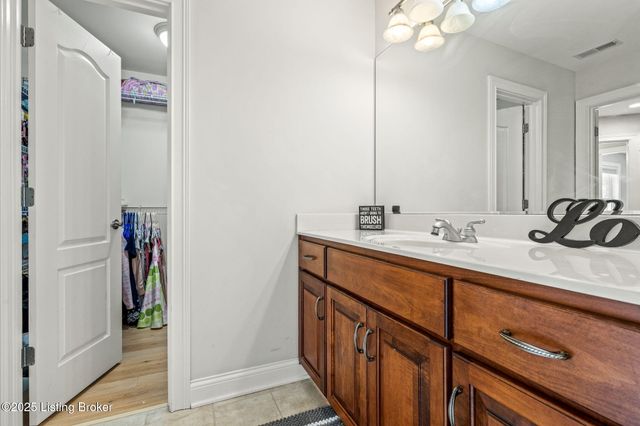 4820 Stanley Farm Ct, La Grange, KY 40031