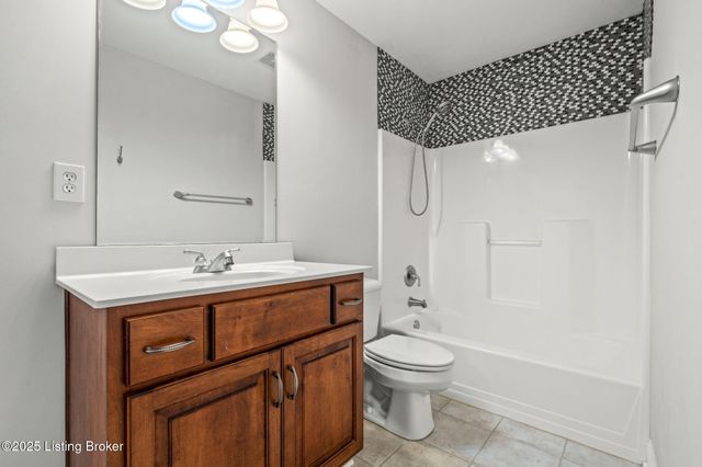 4820 Stanley Farm Ct, La Grange, KY 40031