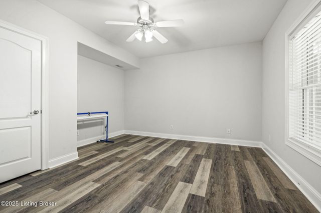 4820 Stanley Farm Ct, La Grange, KY 40031