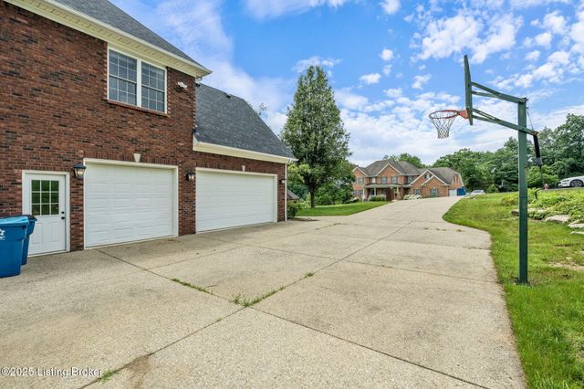 4820 Stanley Farm Ct, La Grange, KY 40031