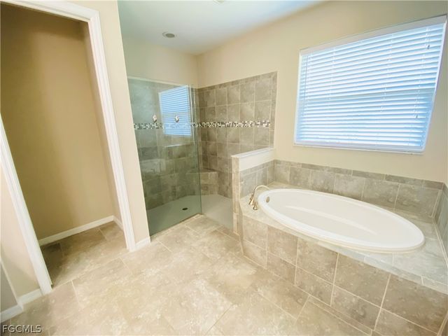 2108 SW 28th TER, Cape Coral, FL 33914