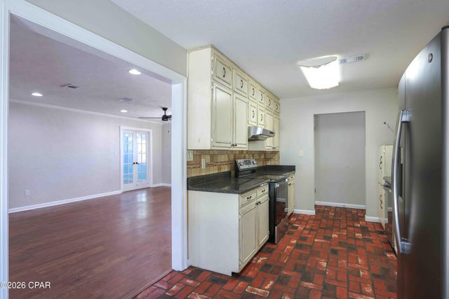 1856 Airport Circle, Panama City, FL 32405
