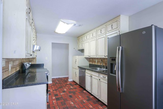 1856 Airport Circle, Panama City, FL 32405