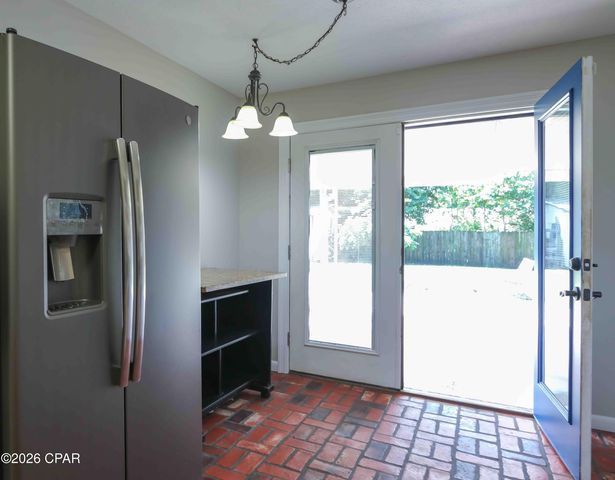 1856 Airport Circle, Panama City, FL 32405