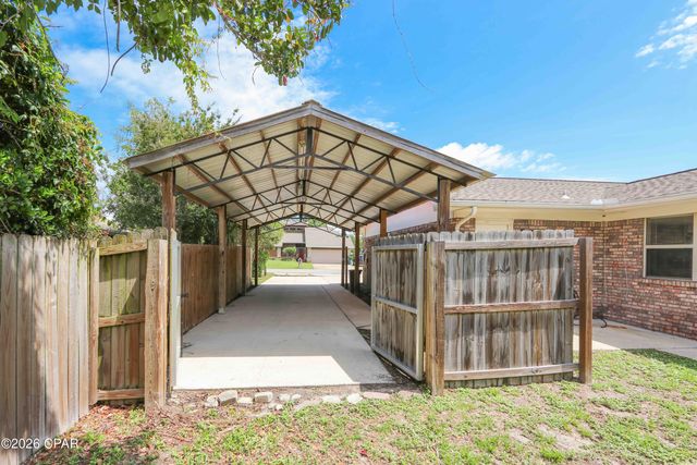 1856 Airport Circle, Panama City, FL 32405