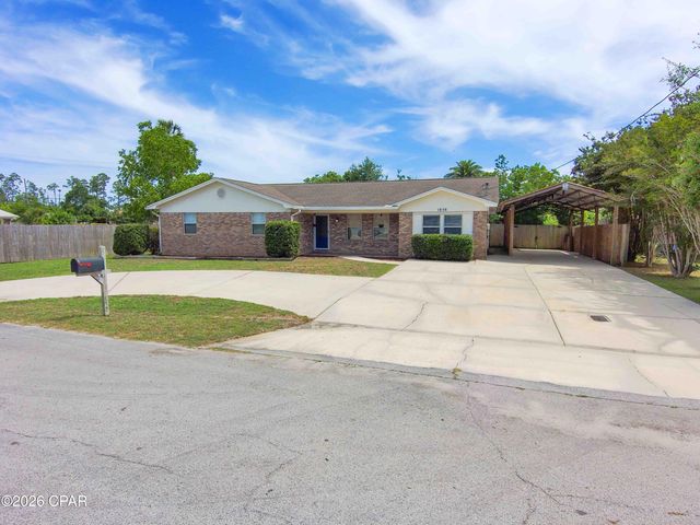 1856 Airport Circle, Panama City, FL 32405