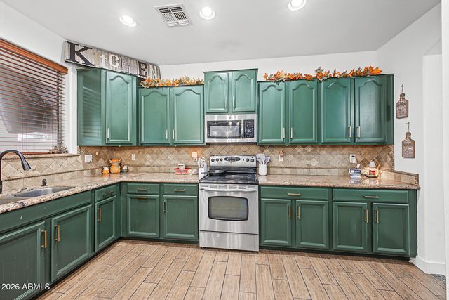 30519 N GUNDERSON Drive, San Tan Valley, AZ 85143